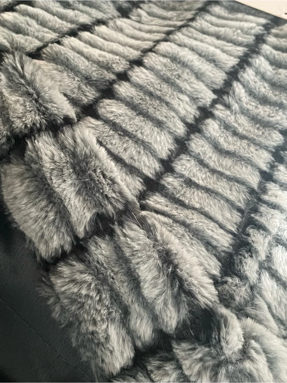 Elle Decor MCM Faux Fur Home Accent Throw Blanket Blue/Green NWT